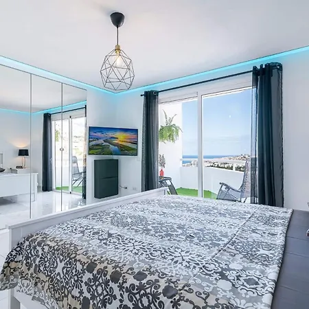 Island Village Ocean View Адехе